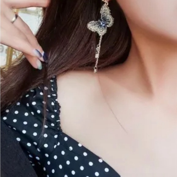 Anthropologie Butterfly fabric Pearl drop Earrings - Picture 5 of 17